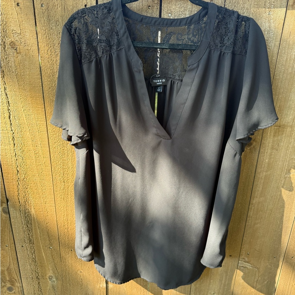 Torrid Harper Lace Yoke Flutter Sleeve Top – Black – Size 2x